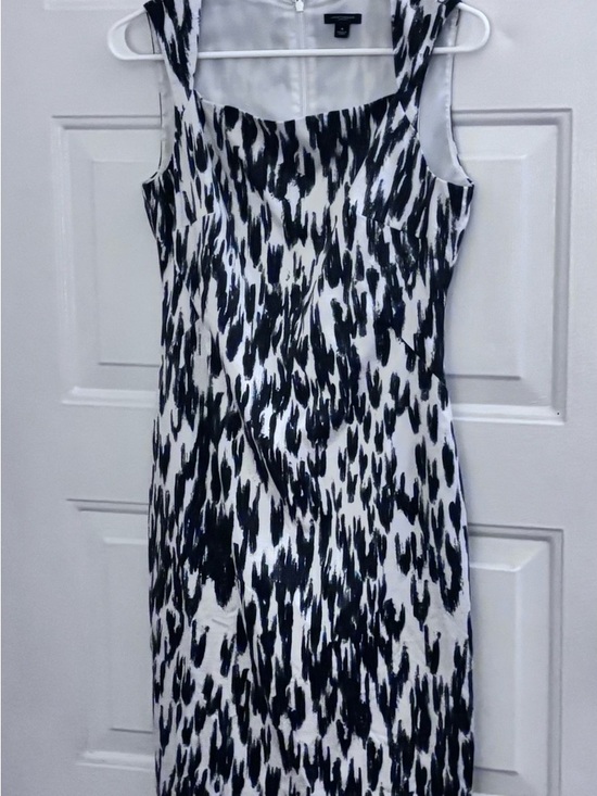 Ann Taylor Dresses & Skirts - Ann Taylor Black & White Patterned Midi Dress
